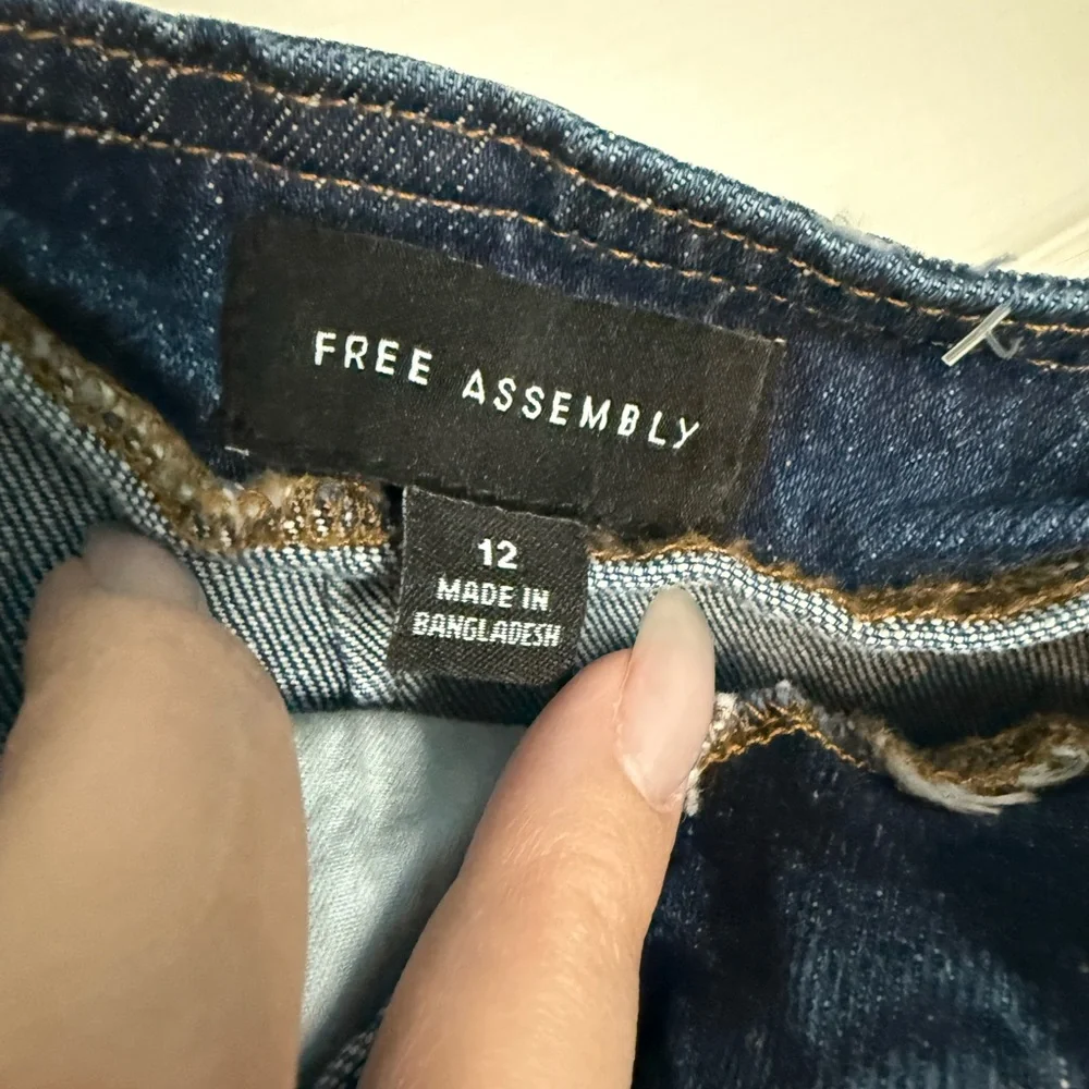 Stylish Blue Denim Mini Skirt - Picture 4 of 5